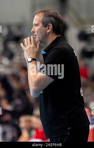 Kumamoto, Giappone. 09Dec, 2019. Pallamano, donne: World Cup 2019, girone principale, gruppo 1, settima Giornata, Germania - Serbia. Allenatore Henk Groener dalla Germania. Credito: Marco Wolf/dpa/Alamy Live News Foto Stock