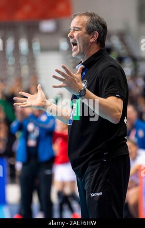 Kumamoto, Giappone. 09Dec, 2019. Pallamano, donne: World Cup 2019, girone principale, gruppo 1, settima Giornata, Germania - Serbia. Allenatore Henk Groener dalla Germania. Credito: Marco Wolf/dpa/Alamy Live News Foto Stock