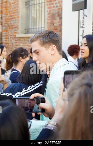 Milano, Italia - 21 settembre 2019: Dylan Sprouse prima di Salvatore Ferragamo fashion show, la Settimana della Moda Milanese street style Foto Stock