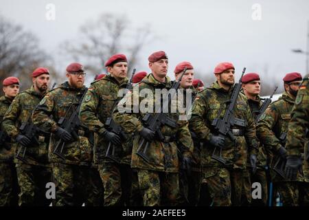 Bucarest, Romania - 01 dicembre, 2019: soldati tedeschi prendere parte alla nazionale rumena giorno parata militare. Foto Stock