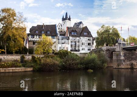 Diezer Castello conta con nome Grafenschloss lungo il fiume Lahn Foto Stock