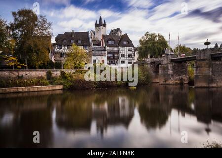 Diezer Castello conta con nome Grafenschloss lungo il fiume Lahn Foto Stock