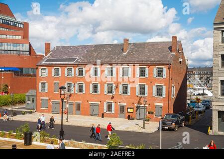 Vista dello storico edificio Gardiner ora Chart House su Long Wharf (Sud) nel quartiere lungomare di Boston, Massachusetts, New England, STATI UNITI D'AMERICA Foto Stock