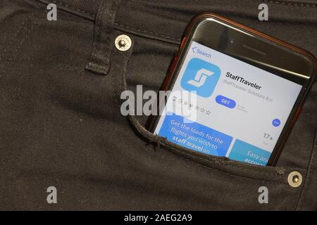 San Pietroburgo, Russia - 6 Dicembre 2019: telefono cellulare schermo con StaffTraveler icona nella tasca di close-up, illustrativi editoriale. Foto Stock