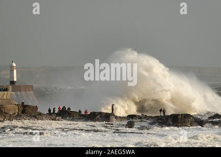 Tempesta Atiyah batte le Porthcawl costa. Foto Stock