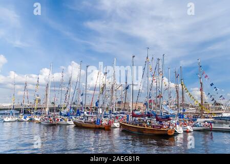 SAINT-Petersburg, Russia - 12 agosto: Barche a vela sulla regata su agosto 12, 2009 a San Pietroburgo, Russia Foto Stock