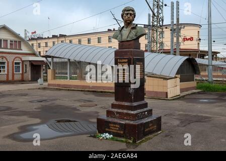 BOLOGOYE, Russia - 8 agosto 2019: Monumento a Vysotsky - poeta sovietico, teatro e attore di cinema, cantautore (bard); autore di opere in prosa e gli script. L Foto Stock