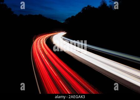 Sentieri di luce sulla A12 Foto Stock