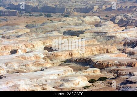 Il paesaggio del deserto a sud del Mar Morto, Israele Foto Stock