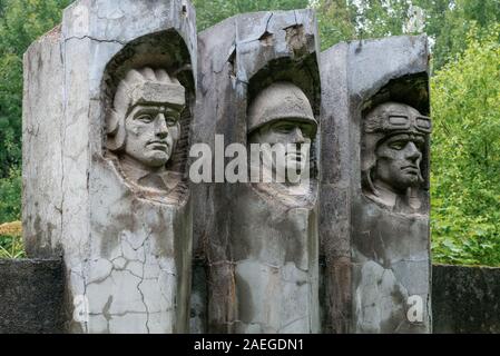 BOLOGOYE, Russia - 8 agosto 2019: Monumento a coloro che hanno combattuto e sono morti durante la Seconda Guerra Mondiale Foto Stock