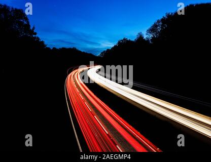 Sentieri di luce sulla A12 Foto Stock