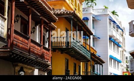 Primo piano vista sul tipico latino americano e coloniale colorati edifici e case Foto Stock