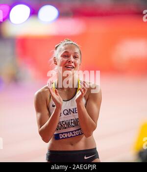 Doha, Katar. 05 ott 2019. Gina LUECKENKEMPER (LuÌckenkemper) (Germania) Team GER/quinto posto, gesto, il gesto finale di 4x100m donne il relè, su 05.10.2019 mondiali di atletica 2019 a Doha/Qatar, dal 27.09. - 10.10.2019. | Utilizzo di credito in tutto il mondo: dpa/Alamy Live News Foto Stock