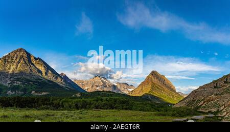 Montare Wilbur e Swiftcurrent Montagna in molti sono sul ghiacciaio del Glacier National Park in Montana. Foto Stock