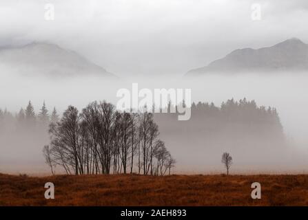 Fotografia Di © Jamie Callister. Misty Valleys che circonda Fort William, Scozia nord-occidentale, Regno Unito, 24th di novembre 2019. Foto Stock