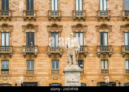 Statua di Garibaldi, Trapani, Sizilien, Italien, Europa | statua di Garibaldi, Trapani, Sicilia, Italia, Europa Foto Stock