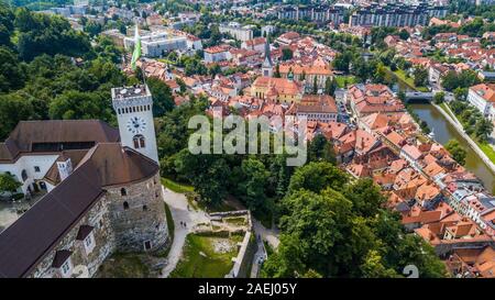 Città vecchia e il castello di Ljubljana, Lubiana, Slovenia Foto Stock