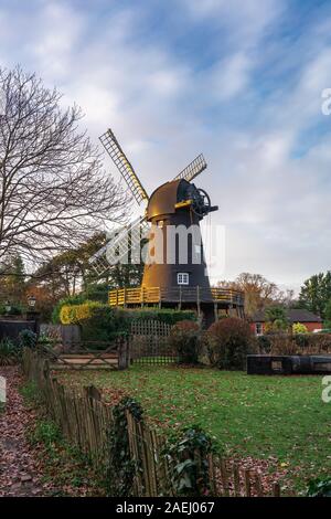 Bursledon storico Mulino - Hampshire è solo lavorando il mulino a vento costruito nel XIX secolo, Bursledon, Southampton, Hampshire, Inghilterra, Regno Unito Foto Stock