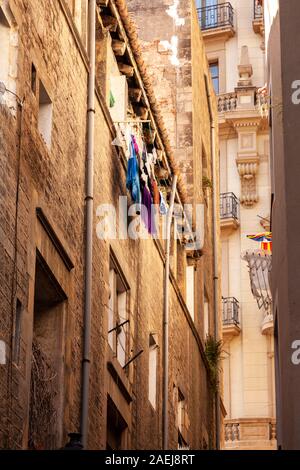 Linea di lavaggio nel quartiere Gotico di Barcellona, Spagna Foto Stock