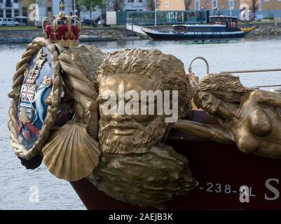 Lo spirito di Chartwell ammiraglia della regina per il giubileo river pageant in 2012, ora funziona come una nave da crociera sotto una bandiera portoghese da Porto. Foto Stock