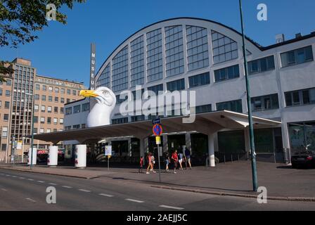 Seagull scultura sopra l ingresso di Helsinki Art Museum a Helsinki in Finlandia e Scandinavia, Europa Foto Stock