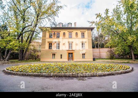 Praga, Repubblica Ceca - 31 ottobre 2017. Area del parco Havlickovy sady con il nome alternativo Grebovka Foto Stock