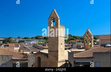 Vista del Salon de Provence con tipici campanili, Francia. Foto Stock