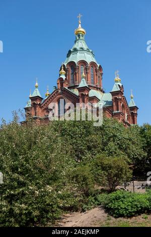 Basso angolo vista della Cattedrale Uspenski (Uspenskin katedraali),Helsinki, Scandinavia,Finlandia,l'Europa. Foto Stock
