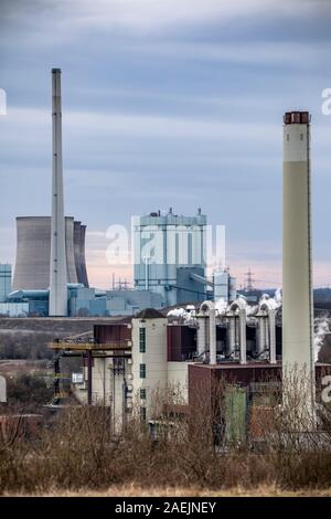 Hamm, davanti all'impianto di incenerimento dei rifiuti, dietro la potenza di RWE AG, impianto alimentato a carbone Gersteinwerk Foto Stock