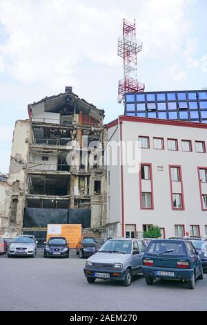 Belgrado, Serbia -17 Giu 2019- Vista della Radio Televisione Serbia sede di un edificio bombardato e danneggiato nel 1999 dai bombardamenti della NATO in Foto Stock