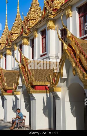 La sezione di base di Lohaprasad, basato sull'architettura di un antico monastero buddista in Sri Lanka; parte di Wat Rajanadta, Bangkok, Thailandia Foto Stock