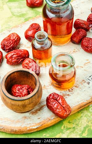 Tintura di guarigione da unabi frutta o jujube.la medicina cinese Foto Stock