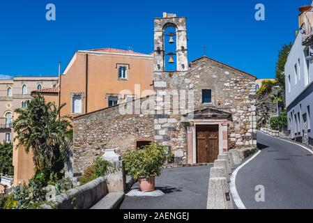 Vecchia chiesa di San Michele Arcangelo in Via Pietro Rizzo a Taormina comune nella città metropolitana di Messina, sulla costa orientale dell'isola di Sicilia, Italia Foto Stock