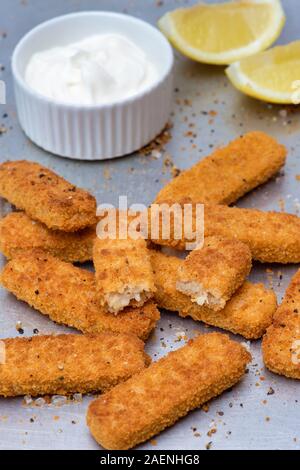 Quorn vegane Fishless dita. Vegano le dita di pesce. Impianto basato carne alternativa gratuita Foto Stock