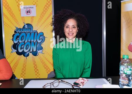 DORTMUND, Germania - 8 Dicembre 2019: Karyn Parsons (*1966, actrice americano - il principe fresco) al comico tedesco Con Dortmund, una due giorni di convenzione della ventola Foto Stock