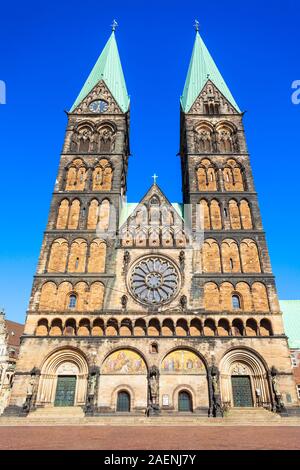 Cattedrale di Brema o Bremer Dom è una chiesa dedicata a San Pietro nella piazza del mercato di Brema, Germania Foto Stock