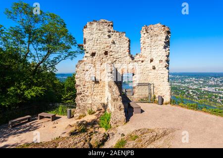 Burgruine Drachenfels è una rovina il castello di collina in Konigswinter sul fiume Reno vicino a Bonn in Germania Foto Stock