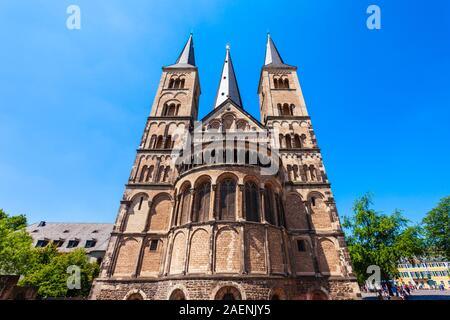 Bonn Minster cattedrale o Bonner Münster è la più antica chiesa cattolica romana a Bonn, Germania Foto Stock