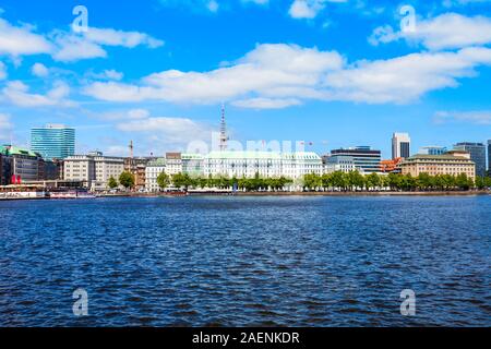 Alster fontane nel centro della città di Amburgo in Germania Foto Stock