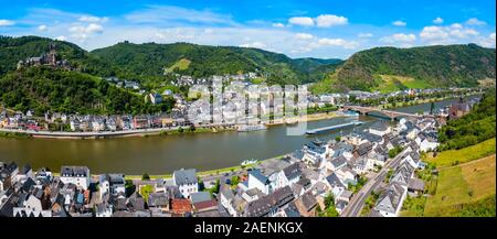 Città di Cochem antenna vista panoramica nella Valle della Mosella, Germania Foto Stock