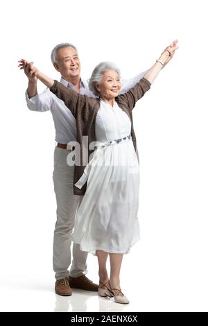Felice coppia senior tenendo le mani Foto Stock