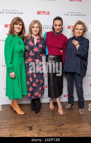 Siobhan Finneran, Dervla Kirwan, Hannah John-Kamen e Jennifer Saunders che frequentano lo straniero - Netflix originale premere screening, il Soho Hotel di Londra. Foto Stock