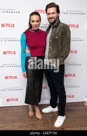 Richard Armitage e Dervla Kirwan frequentando il forestiero - Netflix originale premere screening, il Soho Hotel di Londra. Foto Stock