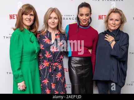 Siobhan Finneran, Dervla Kirwan, Hannah John-Kamen e Jennifer Saunders che frequentano lo straniero - Netflix originale premere screening, il Soho Hotel di Londra. Foto Stock