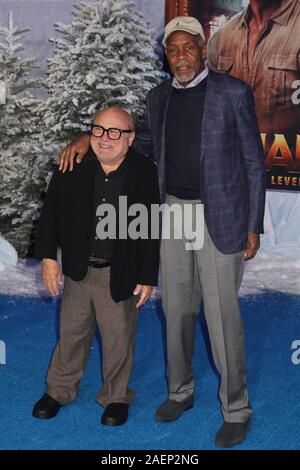 Hollywood, California, USA. Il 9 dicembre, 2019. Danny DeVito, Danny Glover 12/09/2019 "Jumanji: il livello successivo" Premiere tenutasi presso la leva TCL Teatro Cinese a Hollywood, CA Foto di Kazuki Hirata/HollywoodNewsWire.co Credito: Hollywood News filo Inc./Alamy Live News Foto Stock