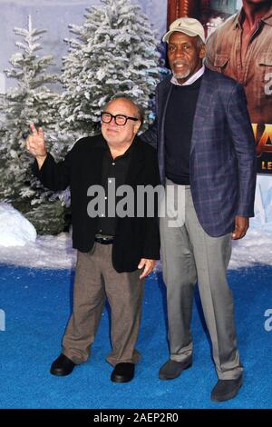 Hollywood, California, USA. Il 9 dicembre, 2019. Danny DeVito, Danny Glover 12/09/2019 "Jumanji: il livello successivo" Premiere tenutasi presso la leva TCL Teatro Cinese a Hollywood, CA Foto di Kazuki Hirata/HollywoodNewsWire.co Credito: Hollywood News filo Inc./Alamy Live News Foto Stock