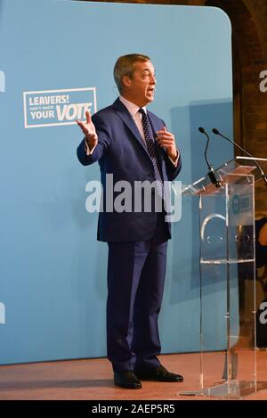 L'Emmanuele Centre di Londra, Regno Unito. Il 10 dicembre 2019. Nigel Farage al partito Brexit conferenza stampa. Credito: Matteo Chattle/Alamy Live News Foto Stock