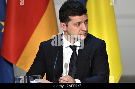 Parigi, Francia. 10 dicembre, 2019. L'Ucraina il Presidente Vladimir Zelensky durante una conferenza stampa congiunta a seguito della conclusione del formato della Normandia riunione al vertice dell'Elysee Palace 10 Dicembre 2019 a Parigi, Francia. Credito: Alexei Nikolsky Cremlino/Piscina/Alamy Live News Foto Stock