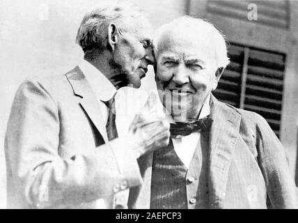HENRY FORD a sinistra con Thomas Edison circa 1930 Foto Stock