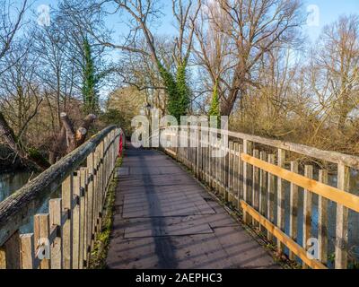 Marston ciclabile, Varcando il fiume Cherwell, parchi Universitari, Oxford, Oxfordshire, England, Regno Unito, GB. Foto Stock